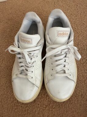 adidas White Leather Low-Top Sneakers with Subtle gold label Women’s